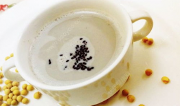 黄豆芝麻豆浆功效,营养双倍，健康加分